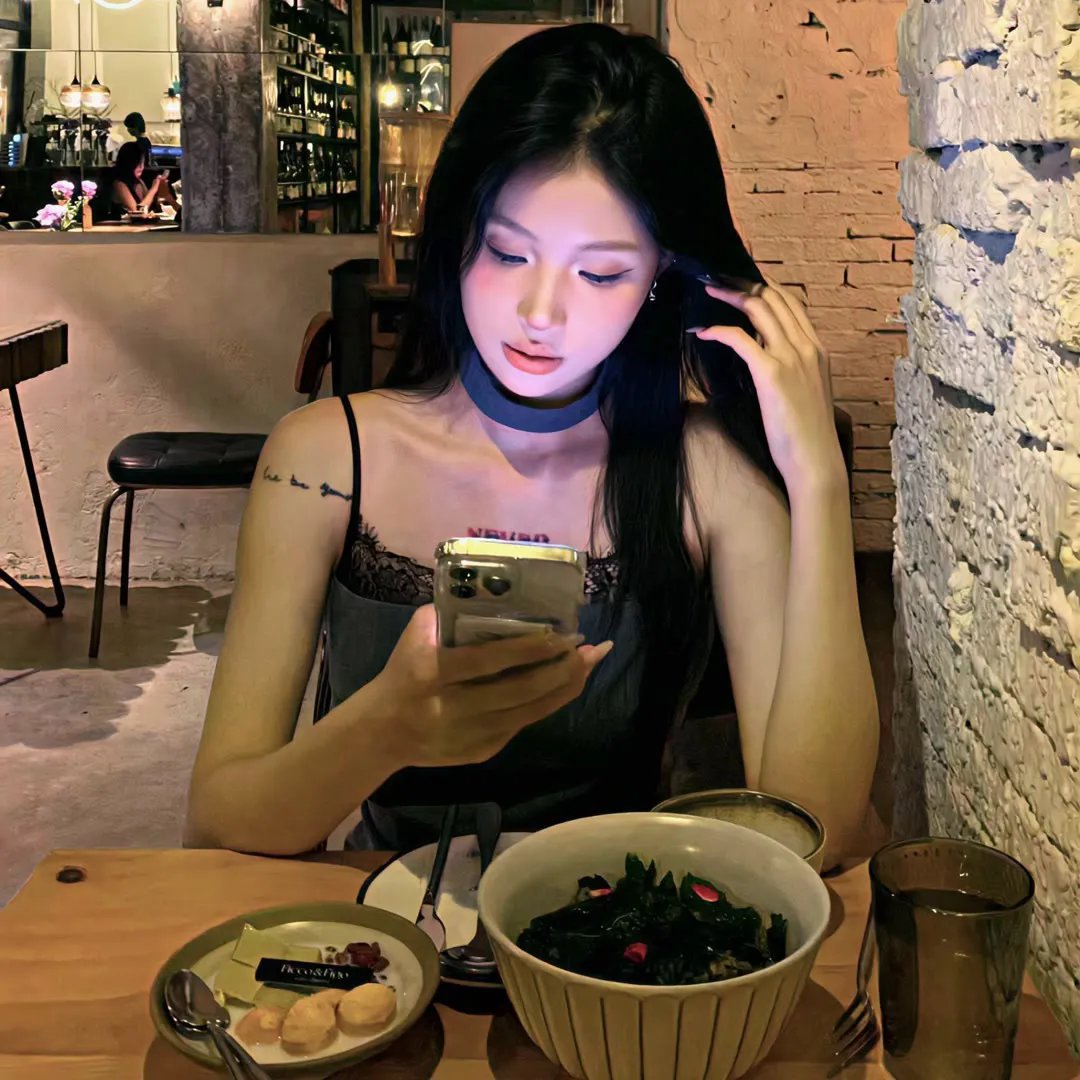 完蛋,我被她们包围了